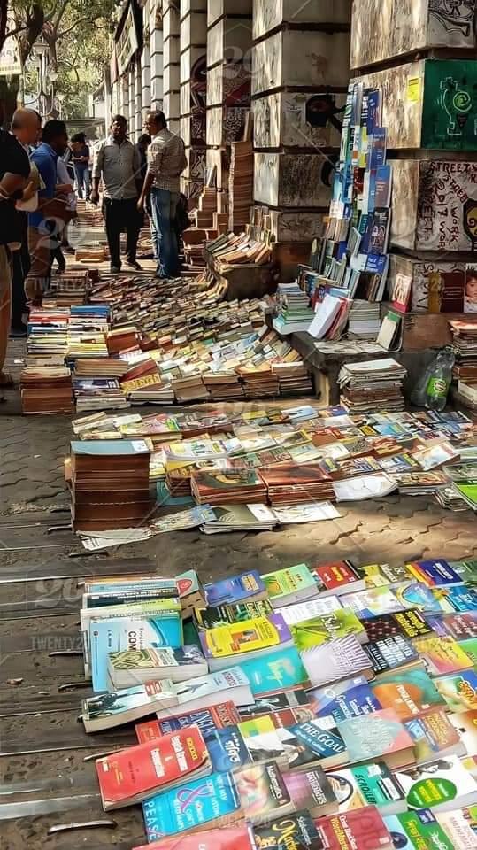 कोलकाता कबाड़ी बाजार क्यों मशहूर है? क्या मशहूर हस्तियां यहां से किताबें खरीदने आती है?