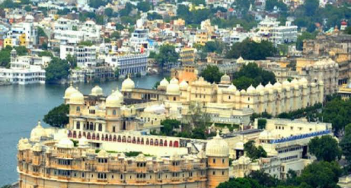 राजस्थान के किस शहर को झीलों की नगरी कहा जाता है? 